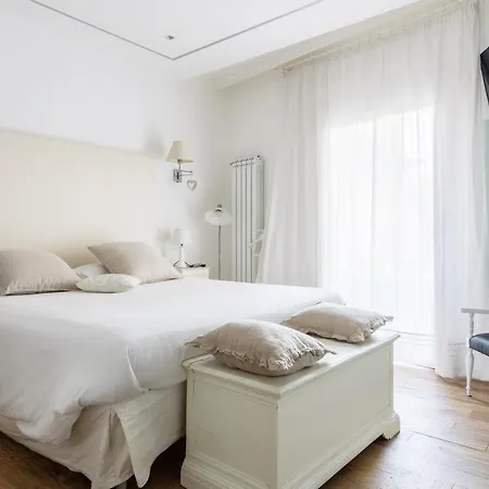 Luxury Modern One Bedroom In Great Location Apartment