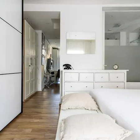 Luxury Modern One Bedroom In Great Location Apartment