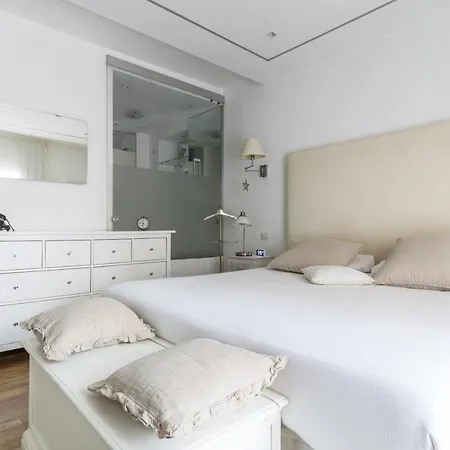 Luxury Modern One Bedroom In Great Location Apartamento